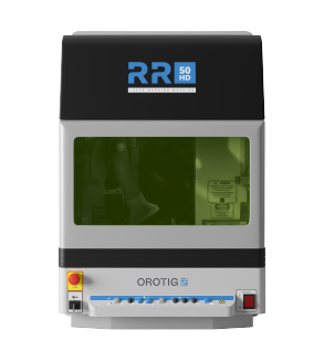 La marcatrice laser RR Writer di Orotig consente la marcatura, l'incisione e il taglio su ogni tipo di metallo e lega, su materiali di diverso tipo e spessore.