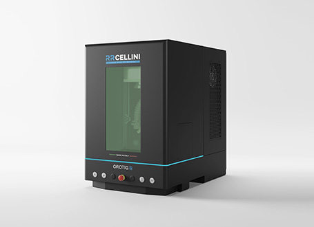 La marcatrice laser RR Cellini di Orotig consente di realizzare marcature tridimensionali di qualità superiore su oggetti in metallo.