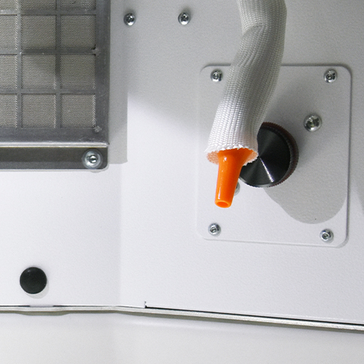 Der manuelle Encoder in der Schweißkammer der Laserschweißmaschine Evo White von Orotig ermöglicht eine schnelle Einstellung der Parameter.