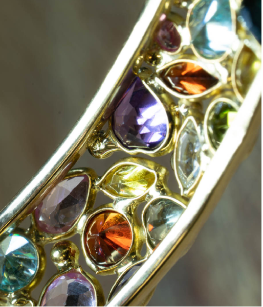 Detail of a gemstone bracelet welded with Orotig laser technology.